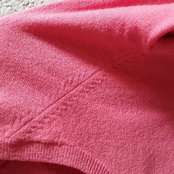 V-Neck Sweater Made in Hong Kong Fine Soft Italian Merino - Picture 4 of 5